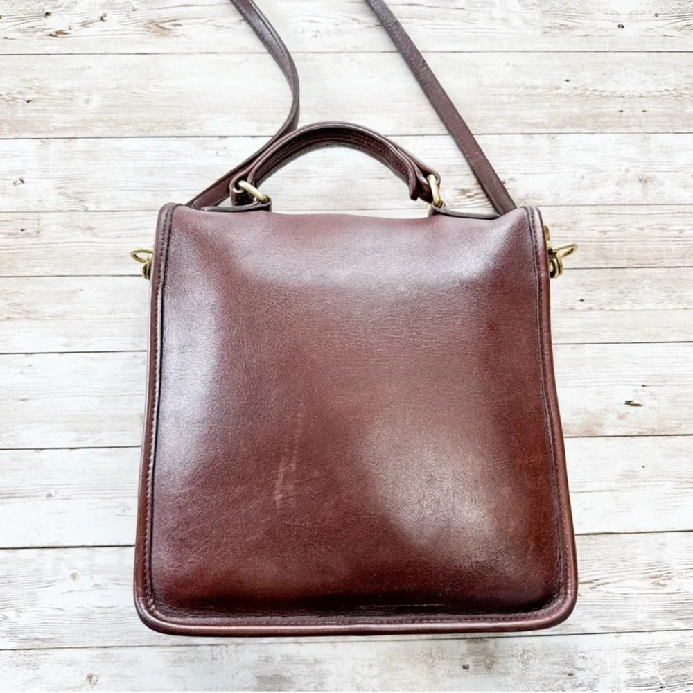 Coach Vintage Station Bag 5130 Mahogany Brown
Crossbody USA 1996 - Picture 6 of 8